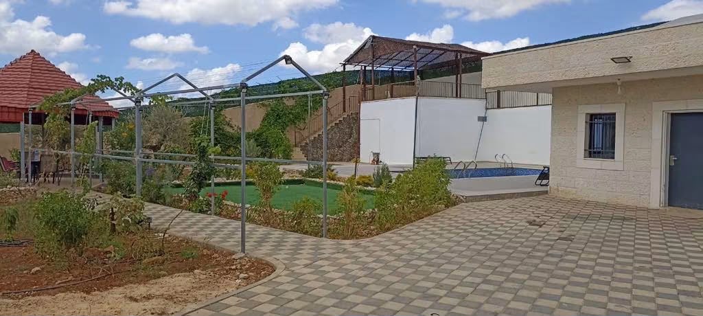 Photo of the completed garden and upper terrace